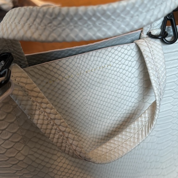 Ampersand as Apostrophe - Picture 3 of 5